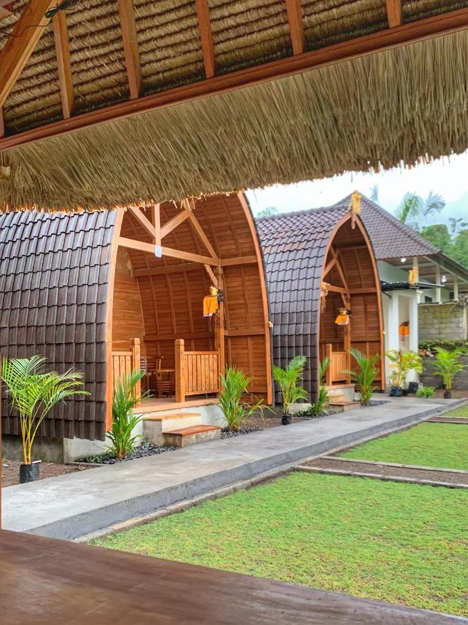 Besakih Homestay & Villa エクステリア 写真
