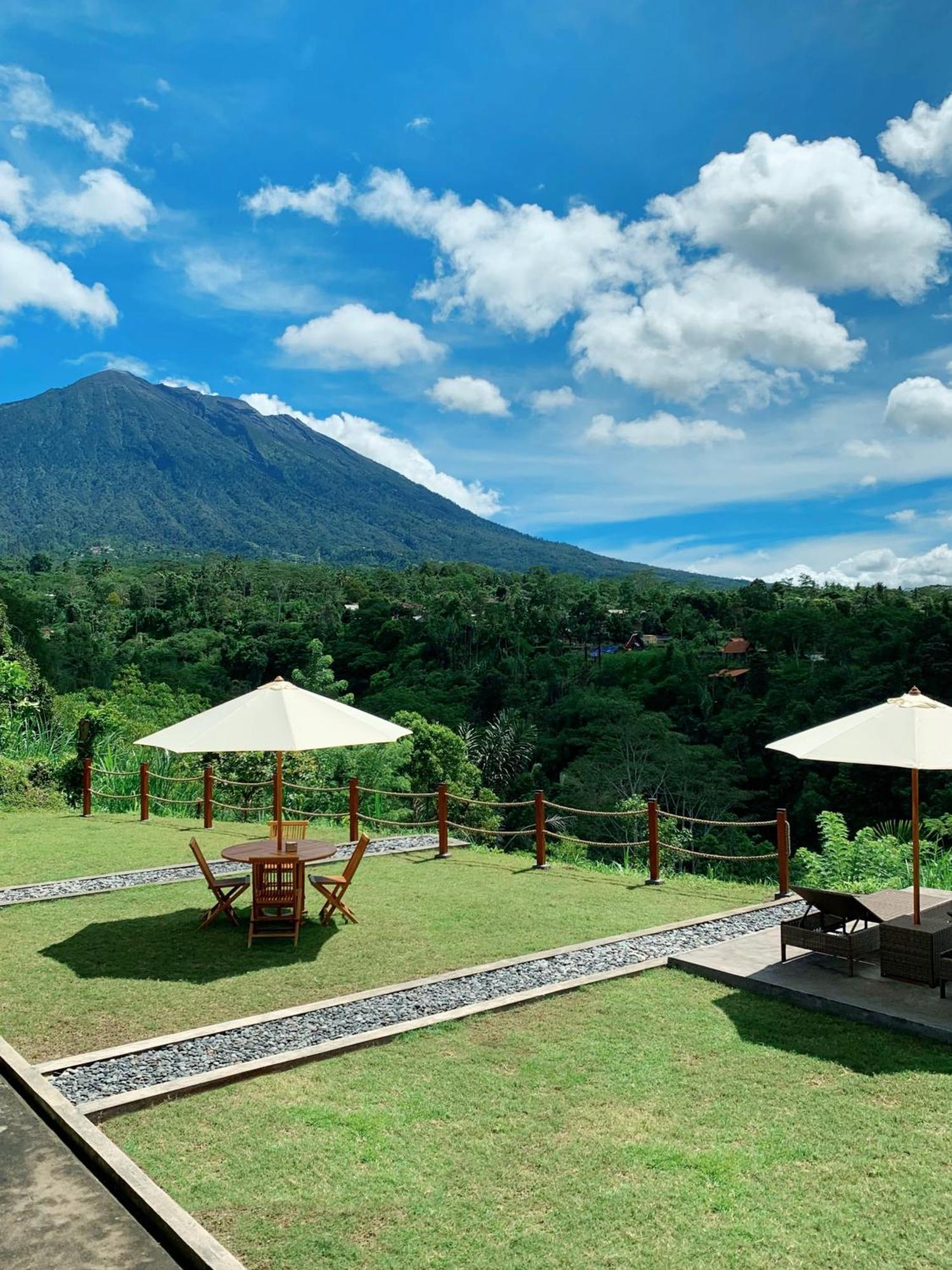 Besakih Homestay & Villa エクステリア 写真