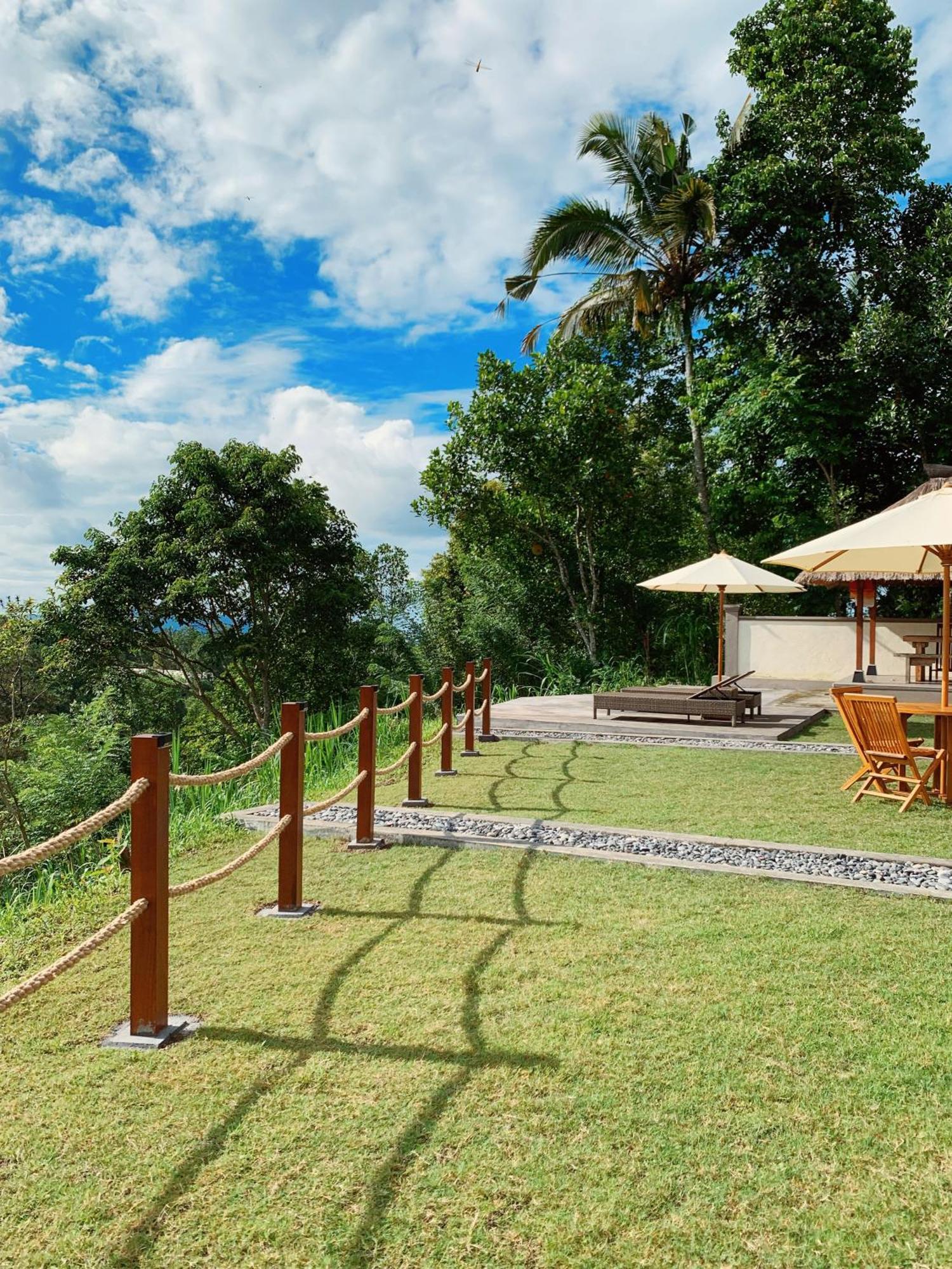 Besakih Homestay & Villa エクステリア 写真